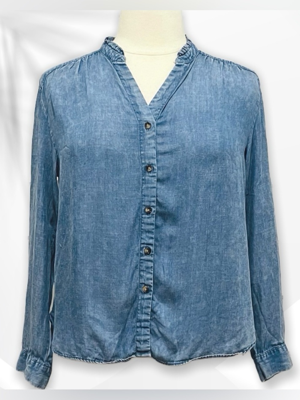 Jane & Delaney Light Blue Denim-Style Button Down Shirt M